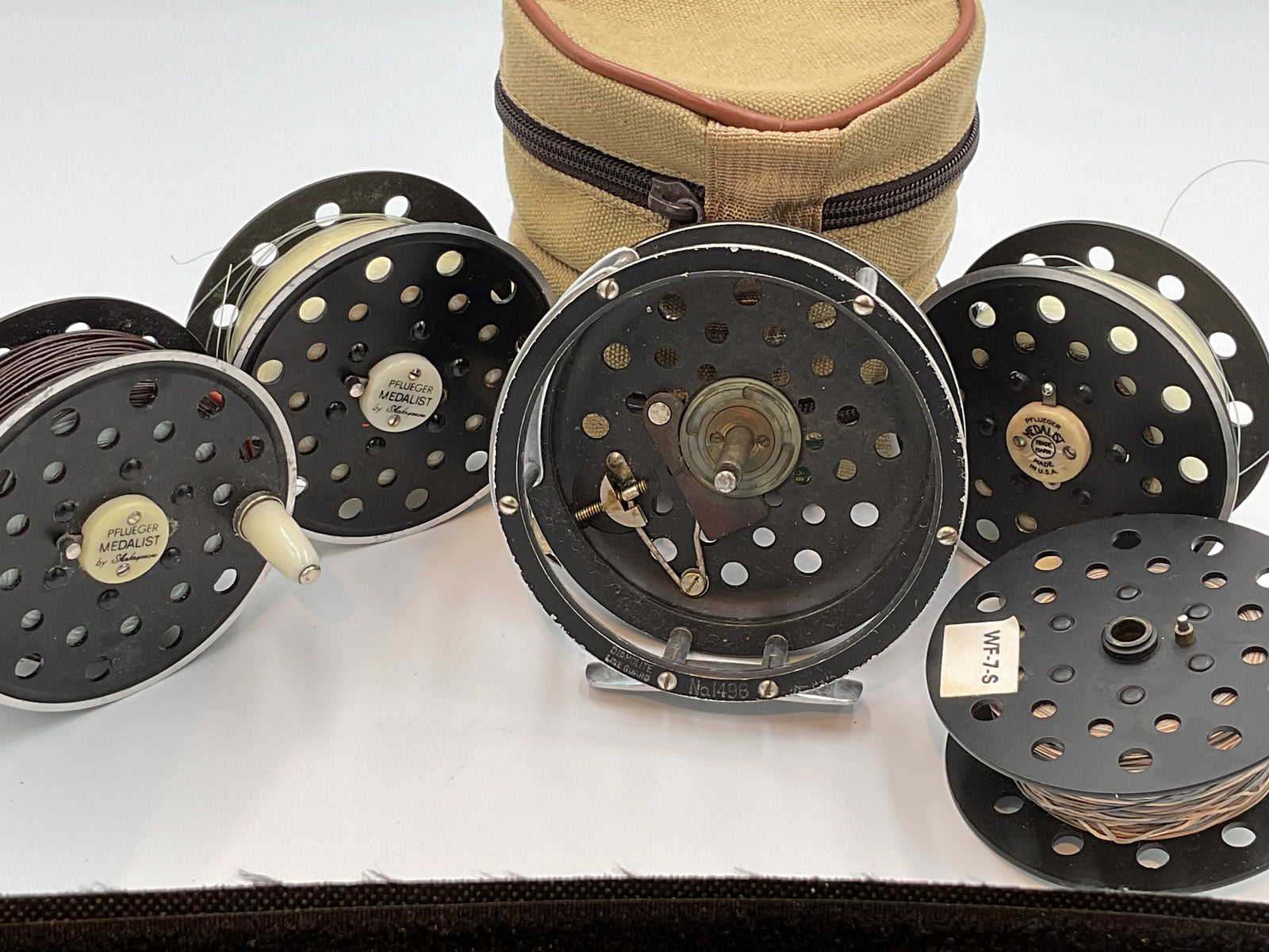 Pflueger - Medalist No. 1498 (3 Spare Spools )